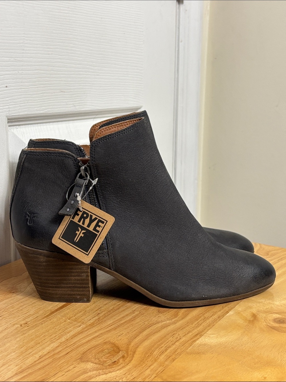 NEW Frye Judith Gray Leather Booties with Dual Side Zipper Size 10 ankle boots